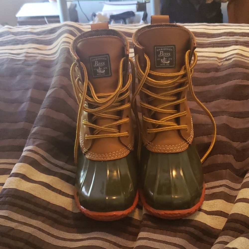 G.H. BASS & CO. DUCK BOOTS
